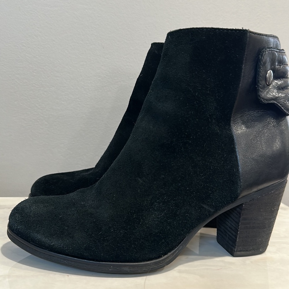 CLARKS Palma Rylie Black Suede Women's Ankle Booties Size 7.5 - Picture 4 of 10